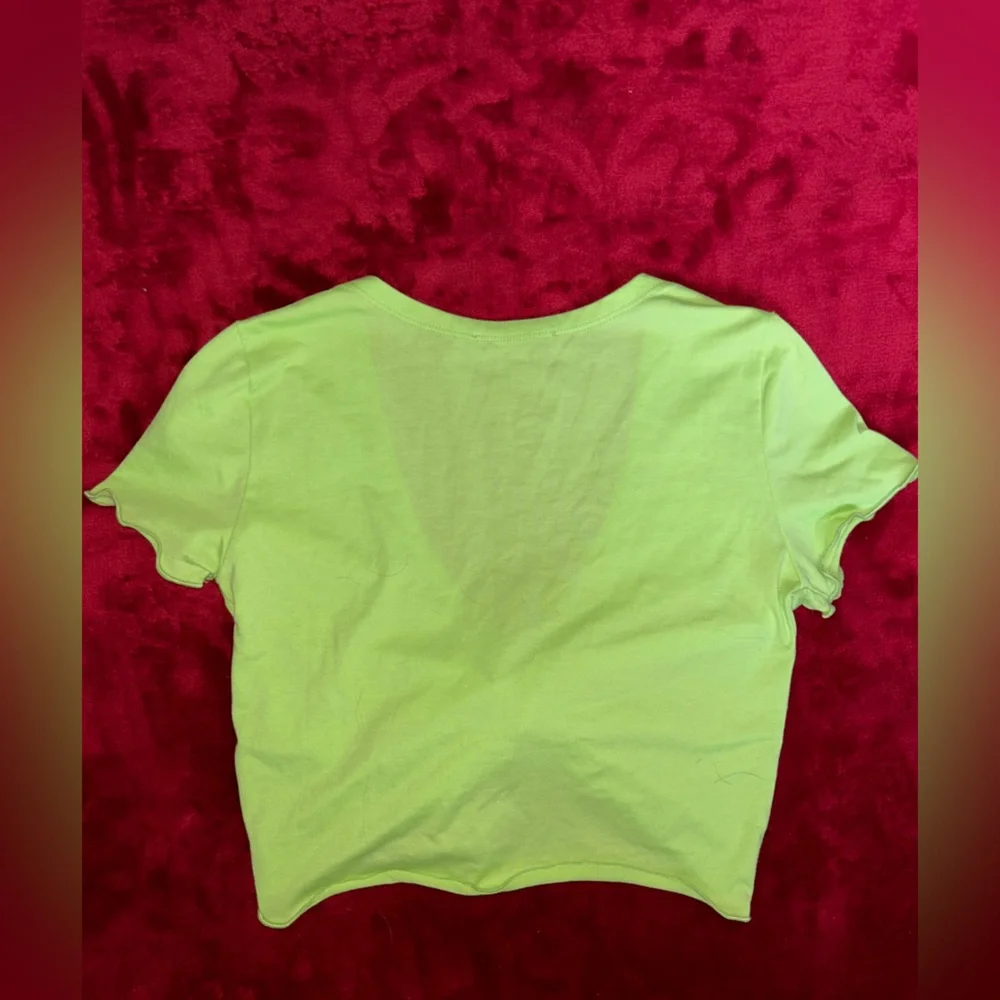 Neon green short sleeve top with wrap strings - Picture 3 of 4